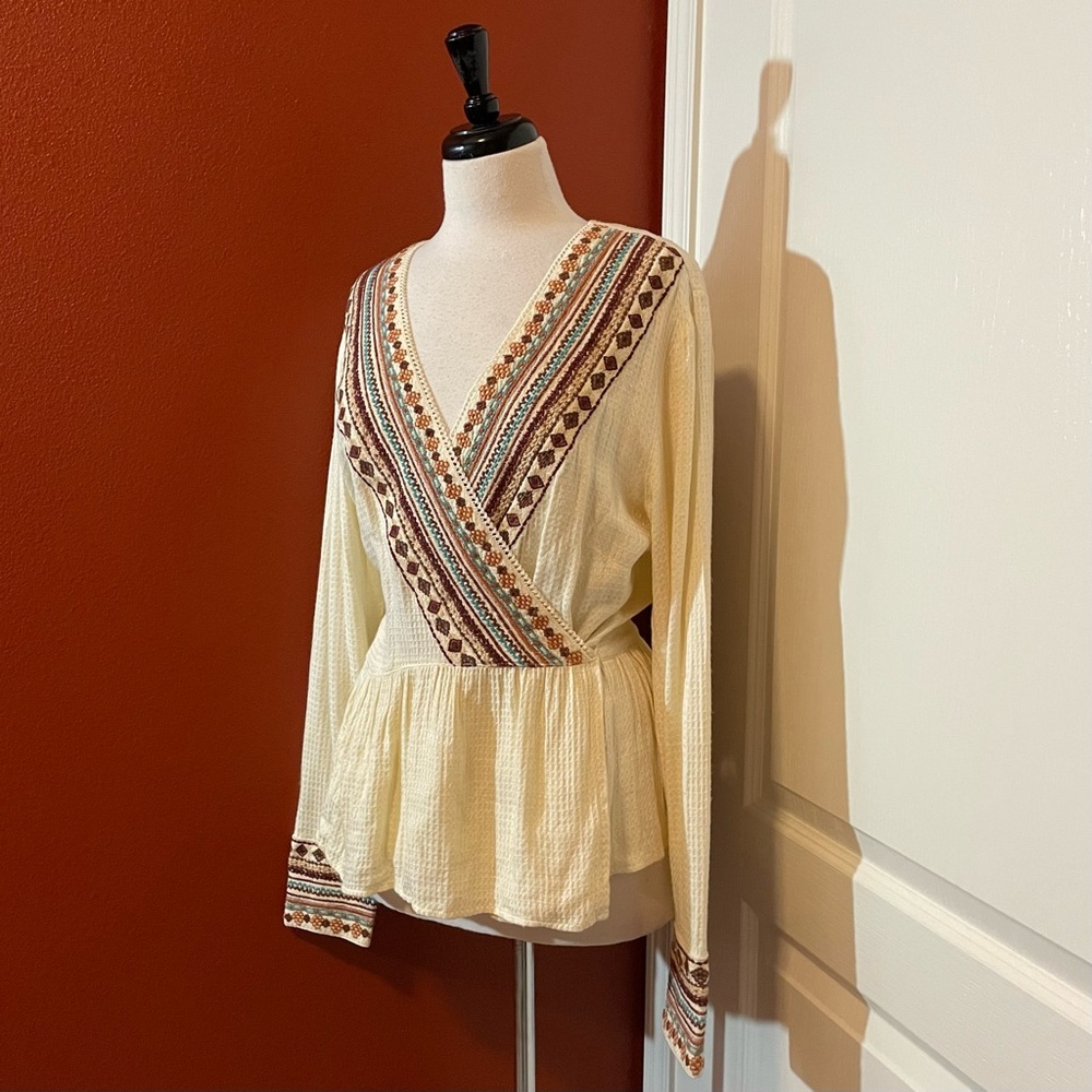 Double D Ranch Women’s Wrap Cream Western Embroidered Waffle Knit Top‎
